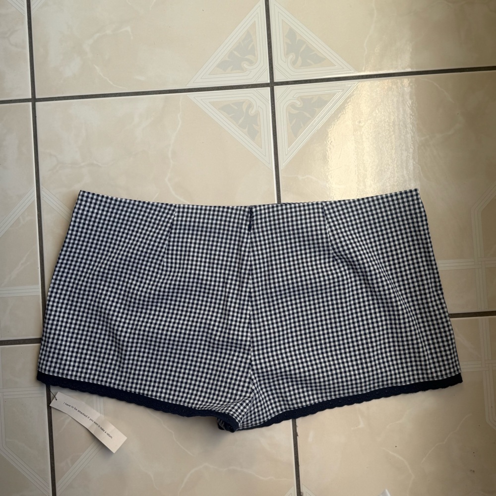 Reformation June Low Rise Short - Picture 2 of 8